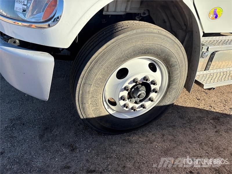 Freightliner M2106 4x2 Van Truck Camiones con caja de remolque
