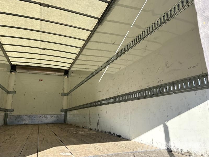 Freightliner M2106 4x2 Van Truck Camiones con caja de remolque