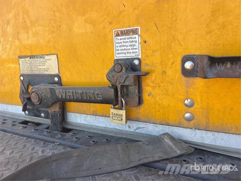 Freightliner M2106 4x2 Van Truck Фургони