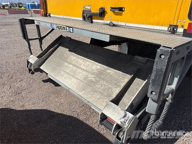 Freightliner M2106 4x2 Van Truck Грузовики-Фургоны