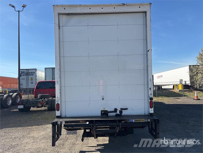 Freightliner M2106 4x2 Van Truck Фургони