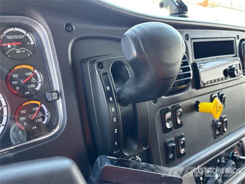 Freightliner M2106 4x2 Van Truck Samochody ciężarowe ze skrzynią zamkniętą