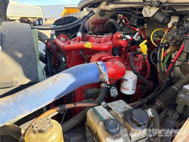 Freightliner M2106 4x2 Van Truck Camiones con caja de remolque