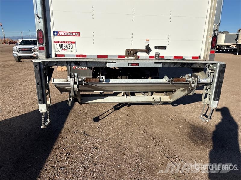 Freightliner M2106 4x2 Van Truck Camiones con caja de remolque