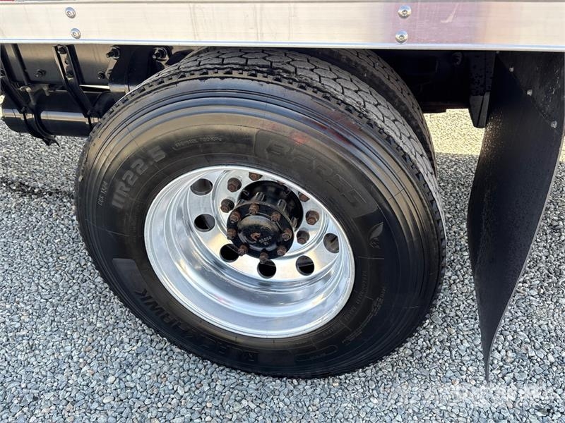 Freightliner M2106 4x2 Van Truck Samochody ciężarowe ze skrzynią zamkniętą
