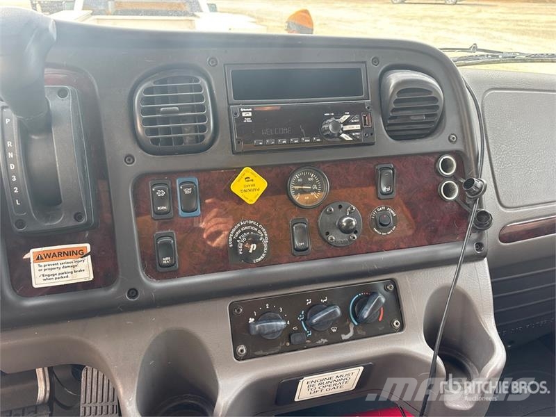 Freightliner M2106 4x2 Van Truck Camion cassonati