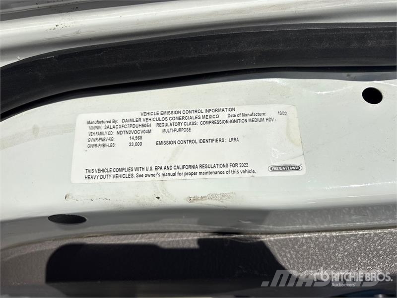 Freightliner M2106 4x2 Van Truck Camiones con caja de remolque