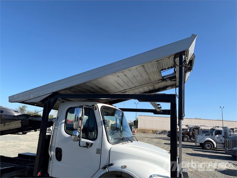 Freightliner M2106 4x2 Rollback Truck Hinausautot