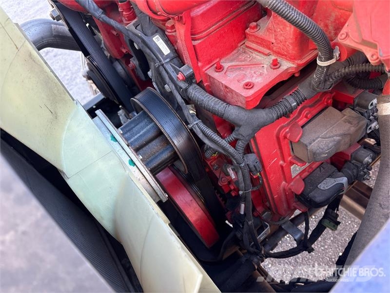 Freightliner M2106 4x2 Van Truck Camiones con caja de remolque