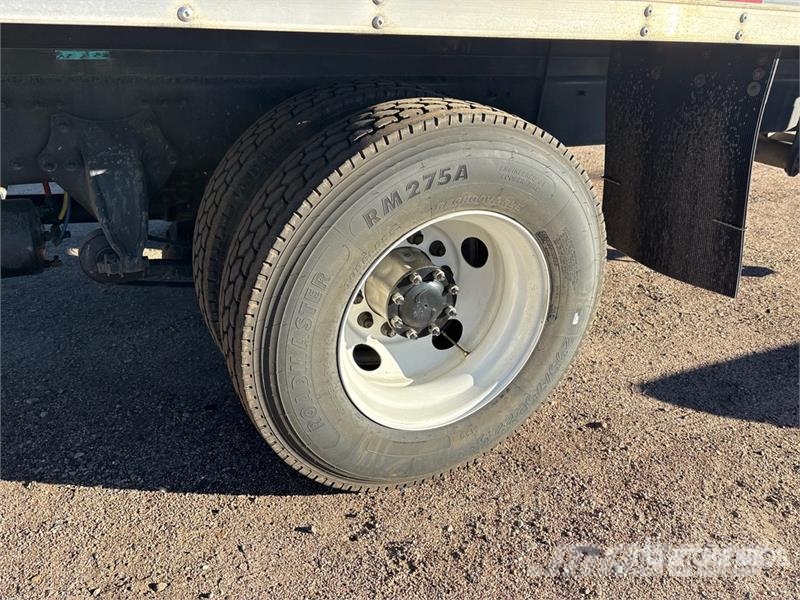 Freightliner M2106 4x2 Van Truck Camiones con caja de remolque