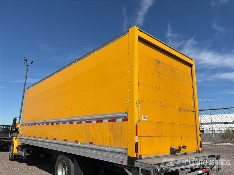 Freightliner M2106 4x2 Van Truck Грузовики-Фургоны