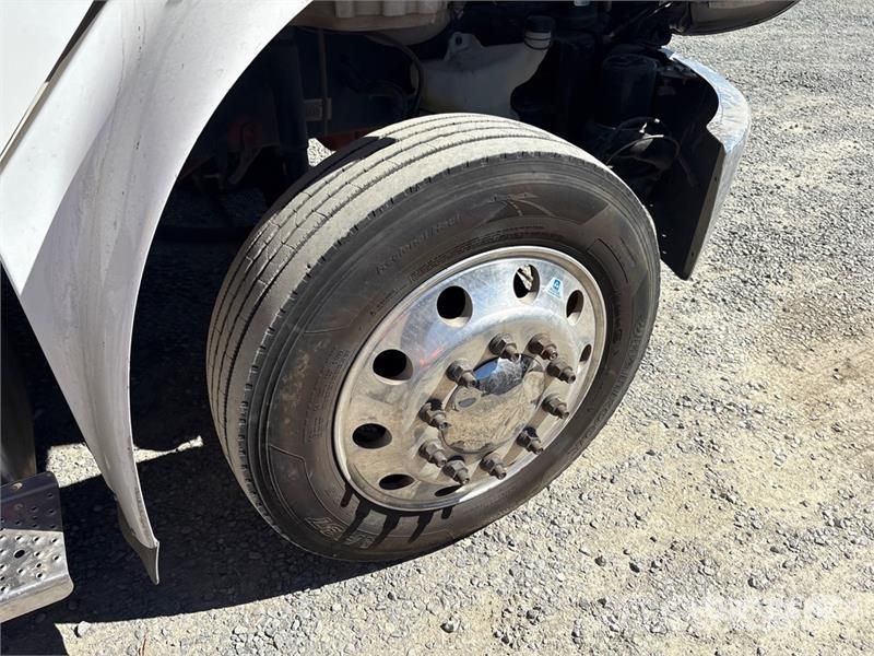 Freightliner M2106 4x2 Rollback Truck Евакуатори
