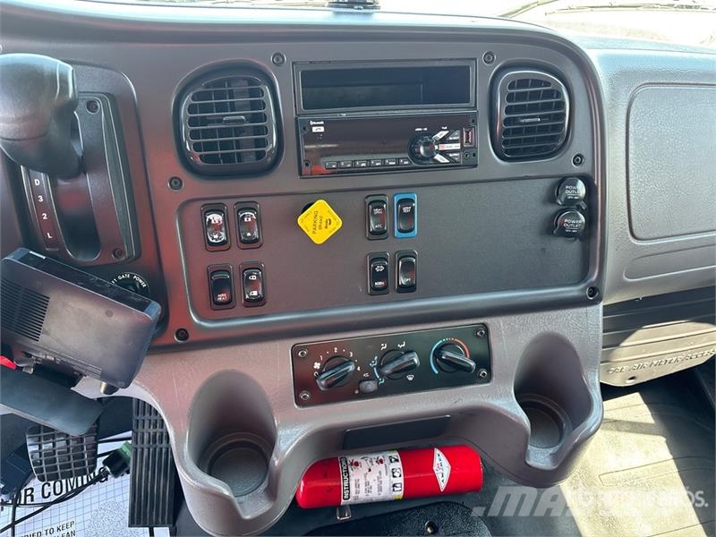 Freightliner M2106 4x2 Van Truck Samochody ciężarowe ze skrzynią zamkniętą