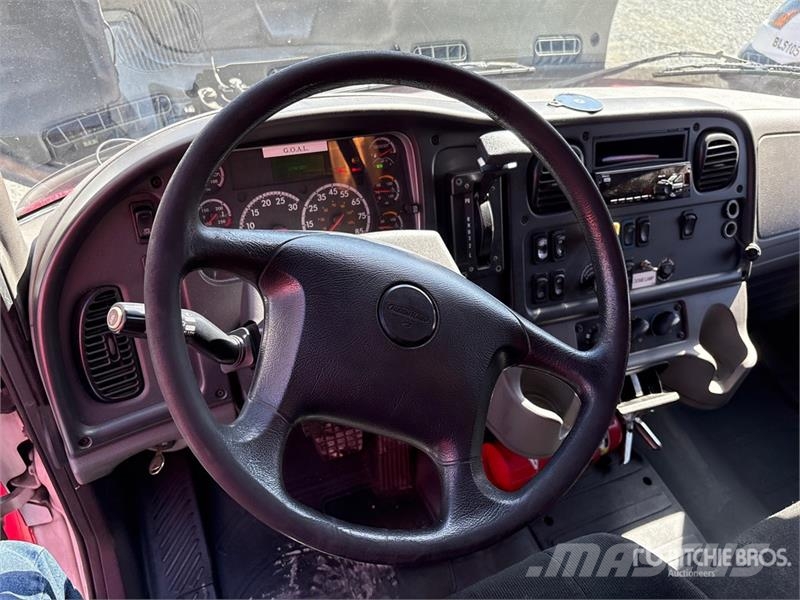 Freightliner M2106 4x2 Van Truck Fast kasse