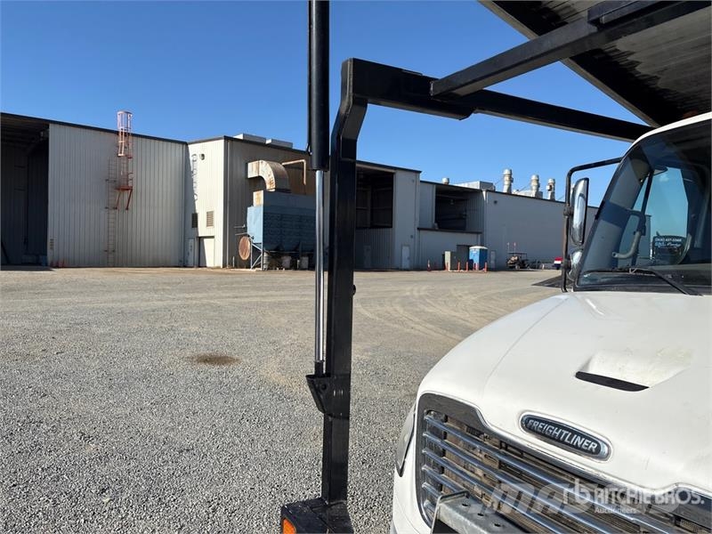 Freightliner M2106 4x2 Rollback Truck Hinausautot