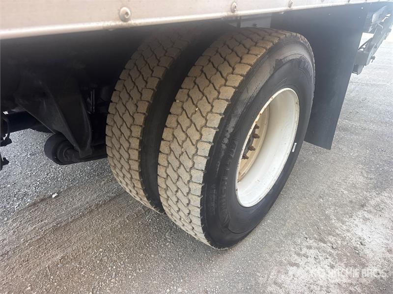 Freightliner M2106 4x2 Van Truck Camion cassonati