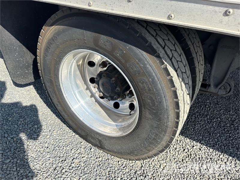 Freightliner M2106 4x2 Van Truck Грузовики-Фургоны
