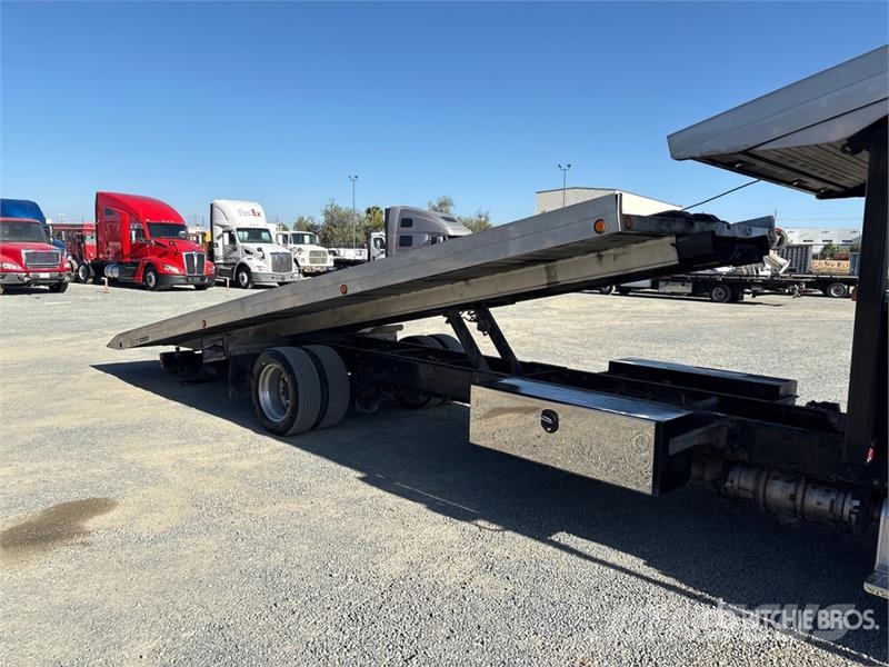 Freightliner M2106 4x2 Rollback Truck Hinausautot