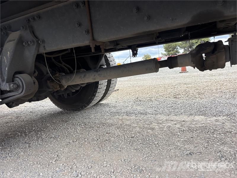 Freightliner M2106 4x2 Van Truck Фургони