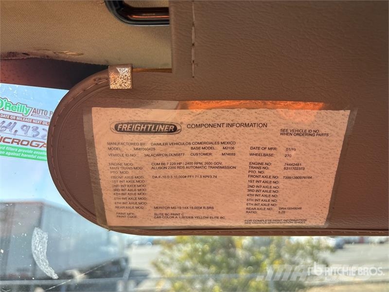 Freightliner M2106 4x2 Van Truck Фургони