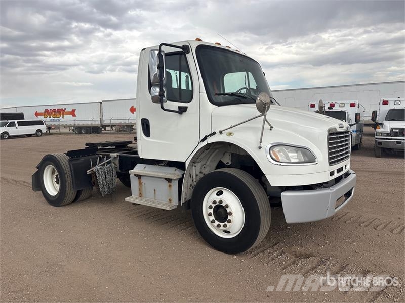 Freightliner M2106 4x2 S/A Day Cab Truck Tractor Camiones tractor
