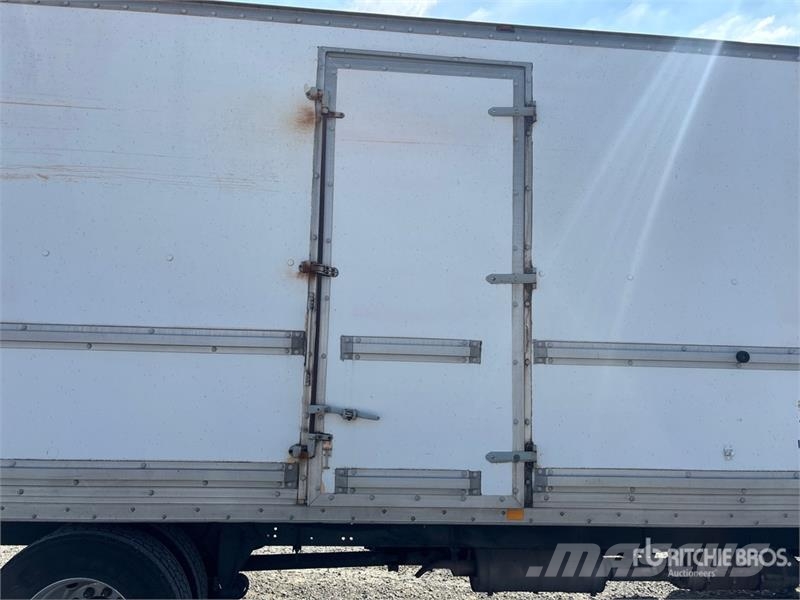 Freightliner M2106 4x2 Van Truck Грузовики-Фургоны