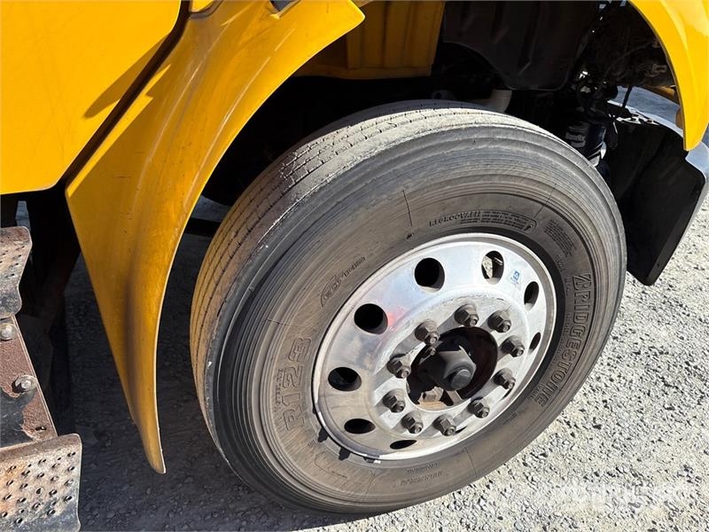 Freightliner M2106 4x2 Van Truck Caminhões baú