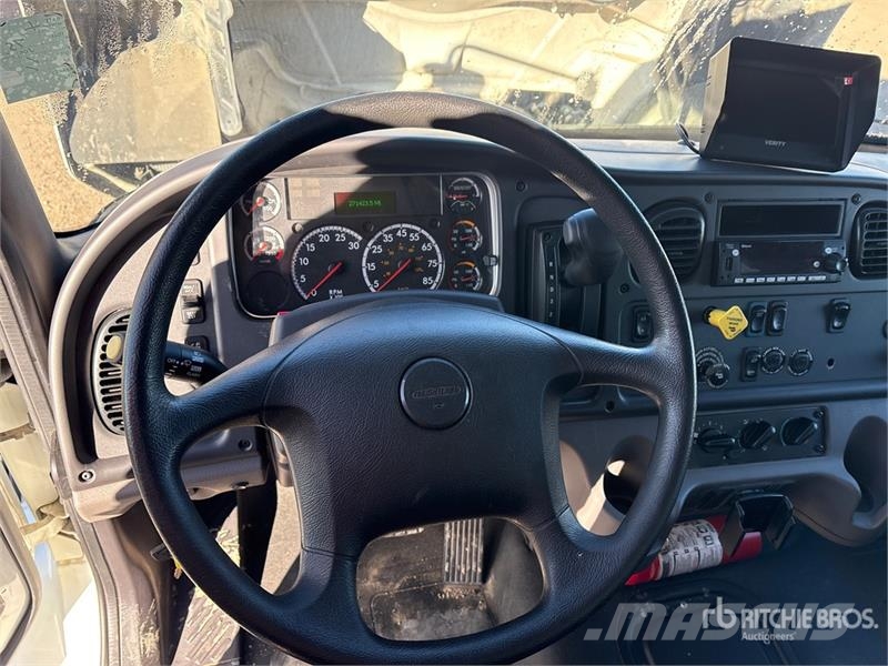 Freightliner M2106 4x2 Van Truck Camiones con caja de remolque