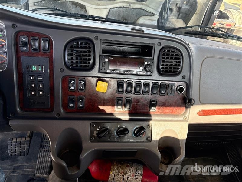 Freightliner M2106 4x2 Rollback Truck Hinausautot