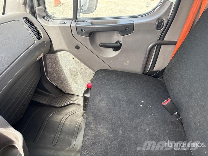 Freightliner M2106 4x2 Van Truck Каросерии