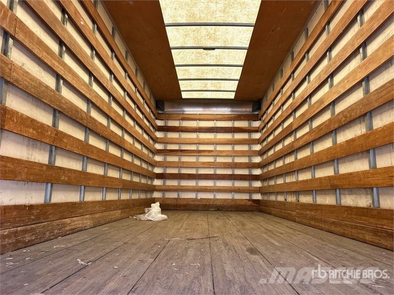 Freightliner M2106 4x2 Van Truck Фургони