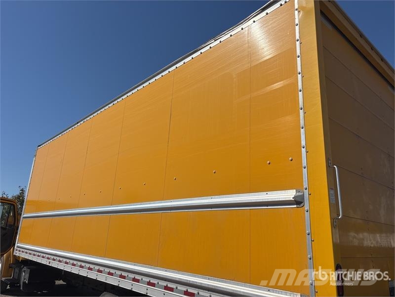 Freightliner M2106 4x2 Van Truck Фургони