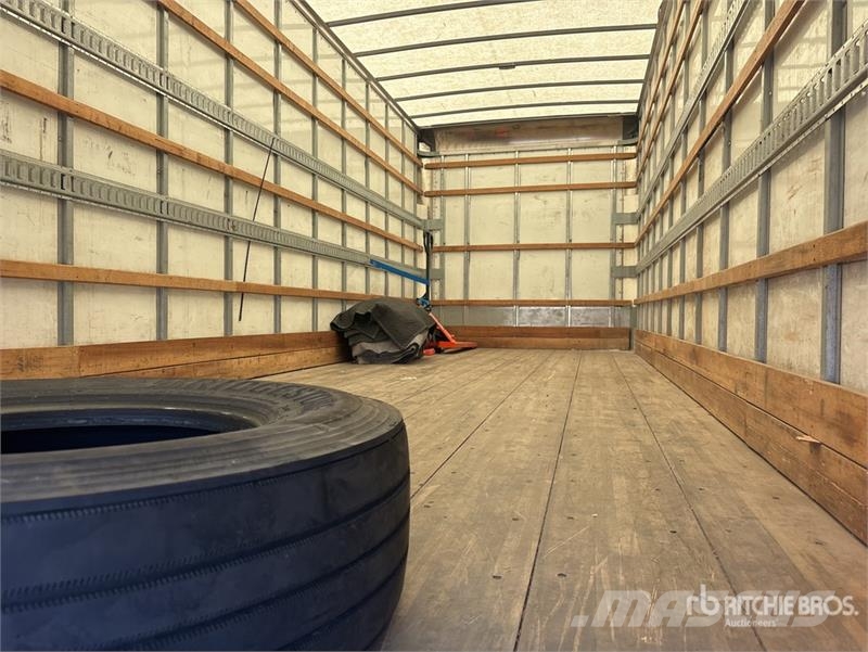 Freightliner M2106 4x2 Van Truck Фургони