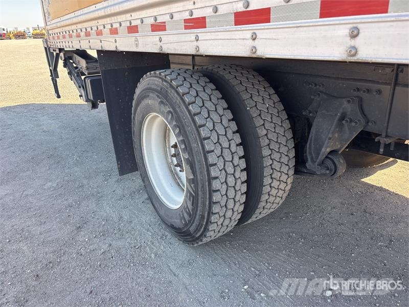 Freightliner M2106 4x2 Van Truck Фургони