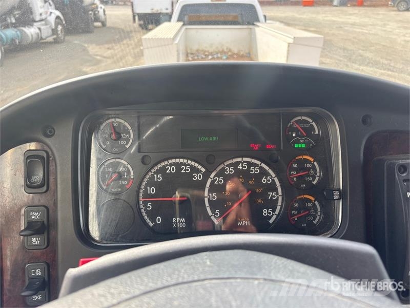 Freightliner M2106 4x2 Van Truck Camion cassonati