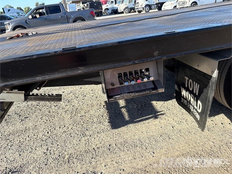 Freightliner M2106 6x2 Rollback Truck Евакуатори