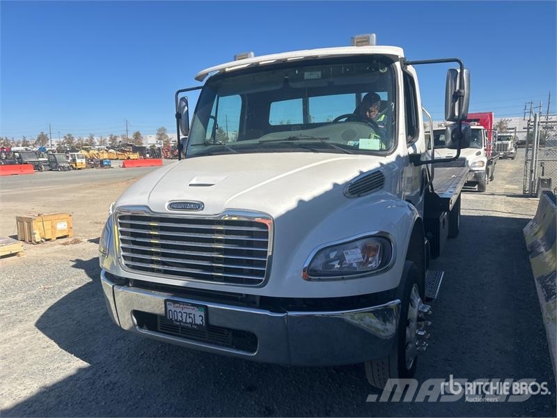 Freightliner M2106 6x2 Rollback Truck Евакуатори