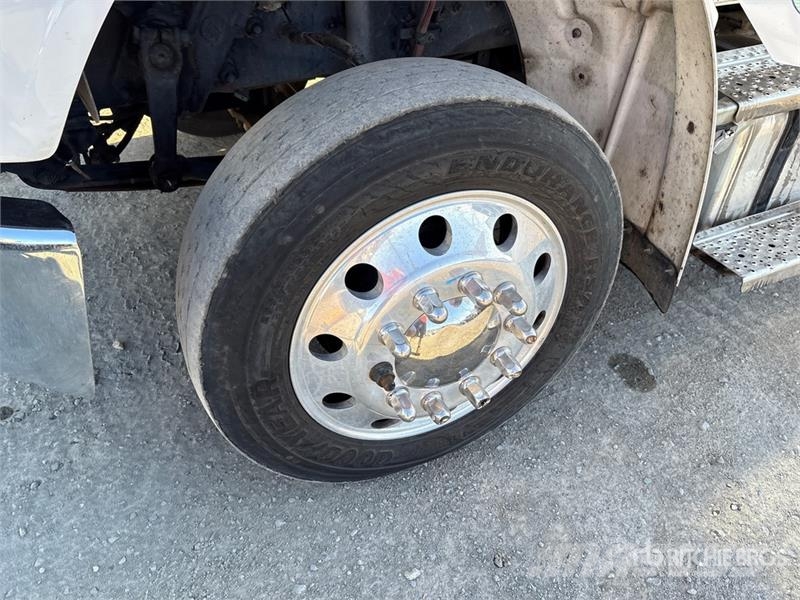 Freightliner M2106 6x2 Rollback Truck Евакуатори