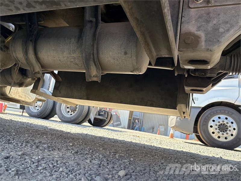 Freightliner M2106 6x2 Rollback Truck Евакуатори