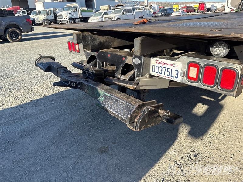Freightliner M2106 6x2 Rollback Truck Евакуатори