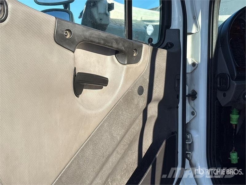 Freightliner M2106 6x2 Rollback Truck Евакуатори