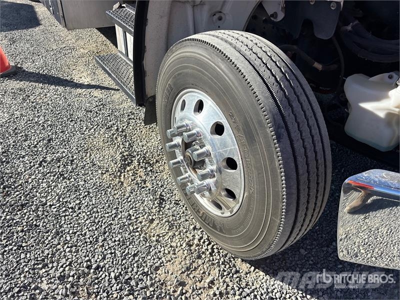 Freightliner M2106 6x4 Van Truck Kofferaufbau