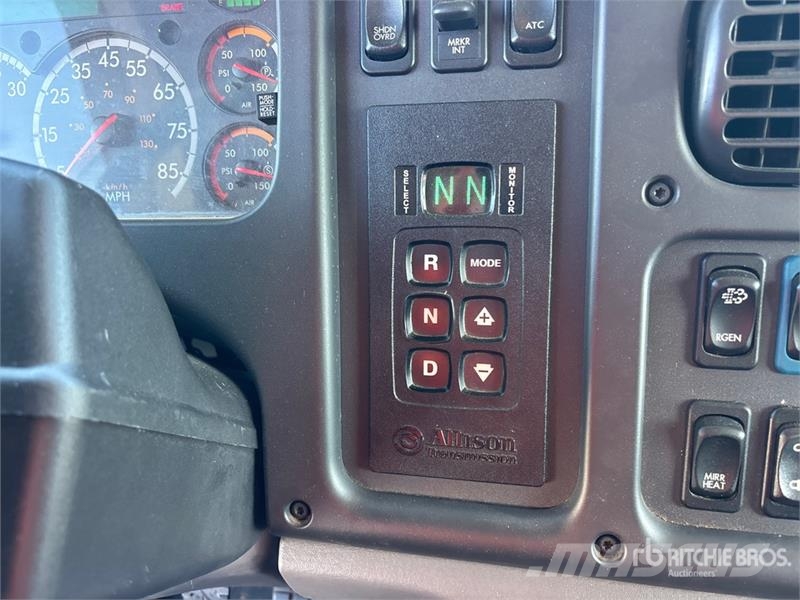 Freightliner M2106 6x4 Van Truck Kofferaufbau
