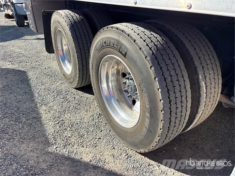 Freightliner M2106 6x4 Van Truck Kofferaufbau