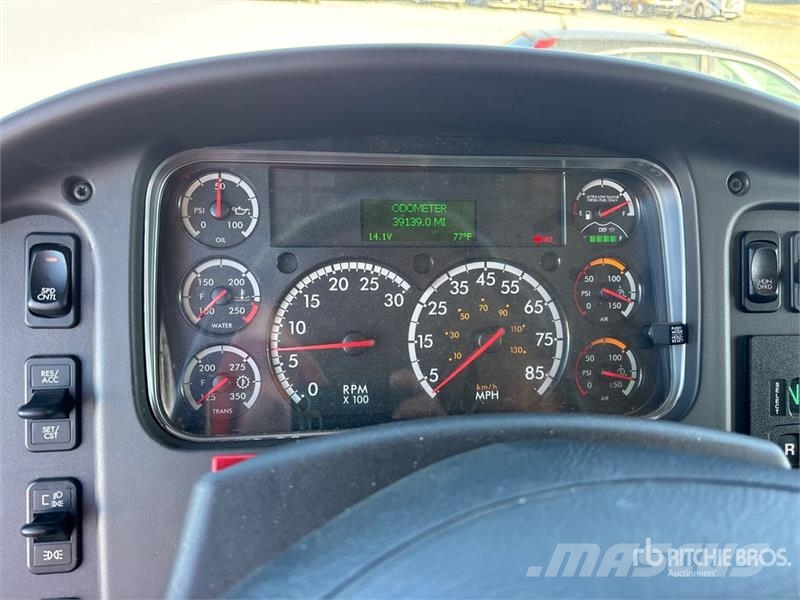 Freightliner M2106 6x4 Van Truck Kofferaufbau