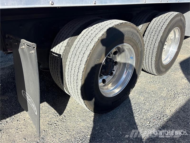 Freightliner M2106 6x4 Van Truck Kofferaufbau