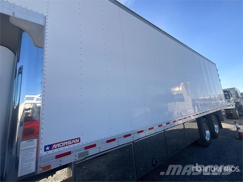 Freightliner M2106 6x4 Van Truck Kofferaufbau