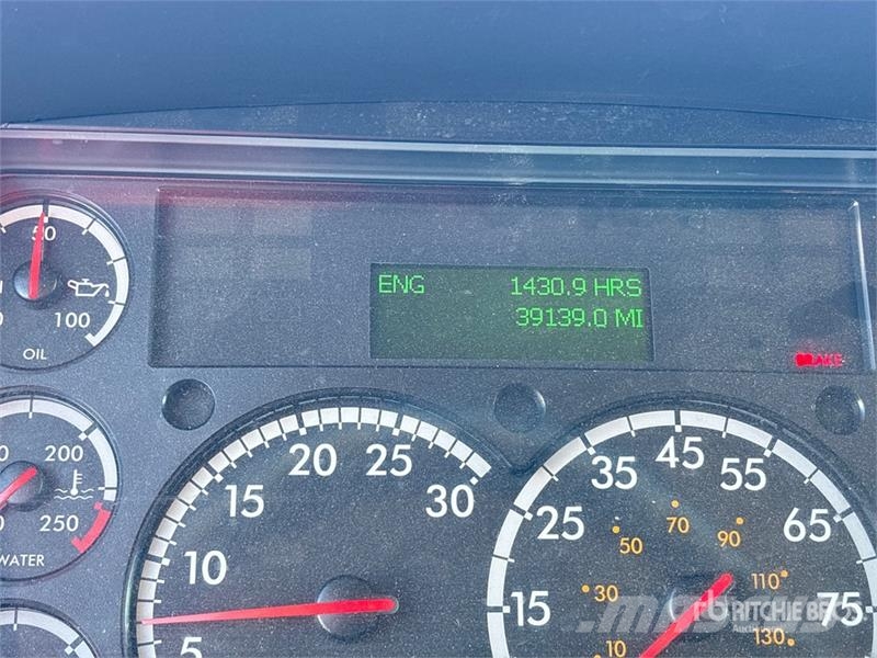 Freightliner M2106 6x4 Van Truck Kofferaufbau
