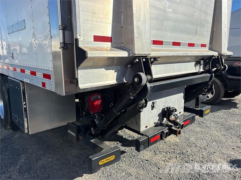 Freightliner M2106 6x4 Van Truck Kofferaufbau