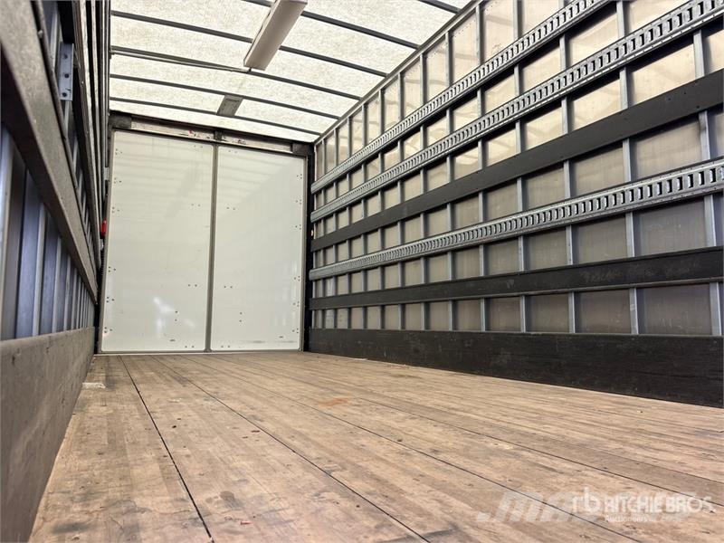 Freightliner M2106 6x4 Van Truck Kofferaufbau